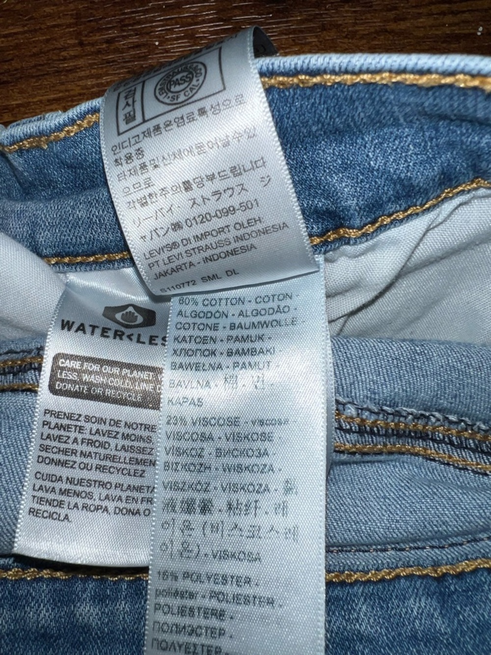 Levi's Denim Two Tone Multicolor Split Tie Dye Jean Shorts Size 33 - Picture 7 of 7
